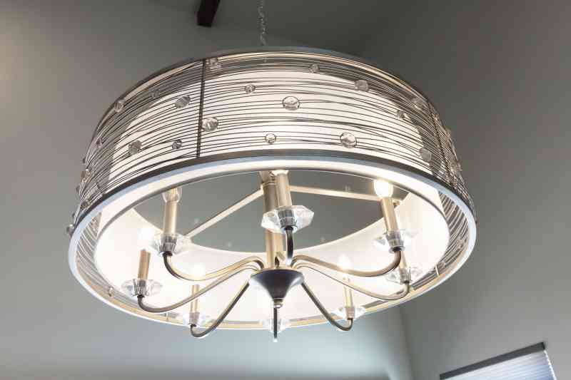 The gorgeous dining table chandelier.