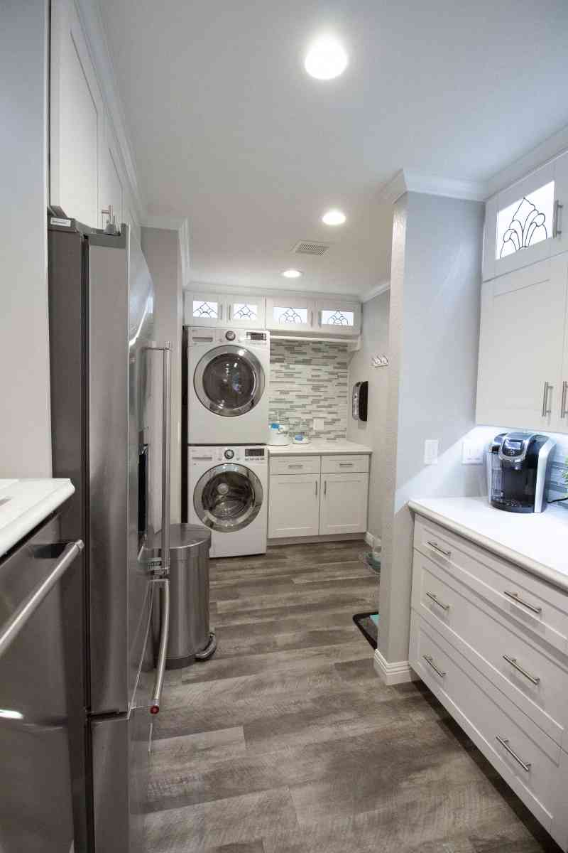 Efficient (and pretty) laundry area 
